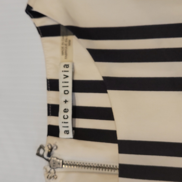 Alice + Olivia Striped Top Size Med - Picture 5 of 8